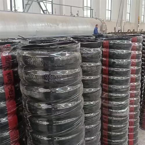 这种胶管采用高强度合成纤维夹布层与特种耐油橡胶复合工艺,能够有效